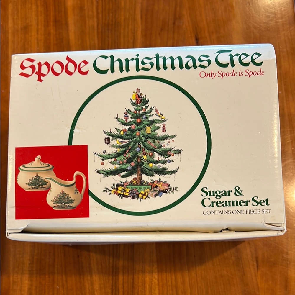Spode Green and Cream Holiday Decor Set